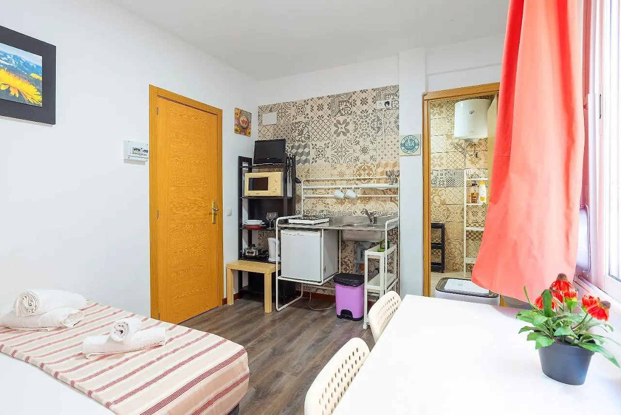Rooms Young People Only, Soho Citycenter Malaga Apartment