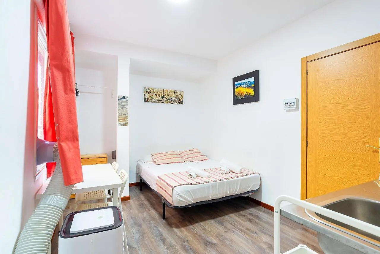 Rooms Young People Only, Soho Citycenter Malaga Apartment